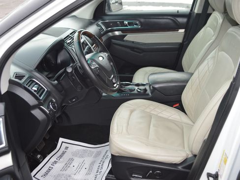 Used 2017 Ford Explorer Platinum AWD/4WD image 2