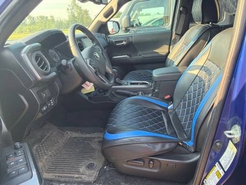 Used 2022 Toyota Tacoma TRD Sport AWD/4WD image 4