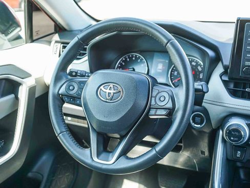 Used 2022 Toyota RAV4 XLE Premium image 16