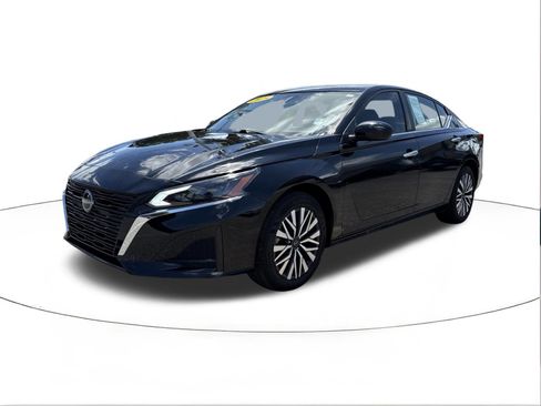 Used 2025 Nissan Altima 2.5 SV AWD/4WD image 7