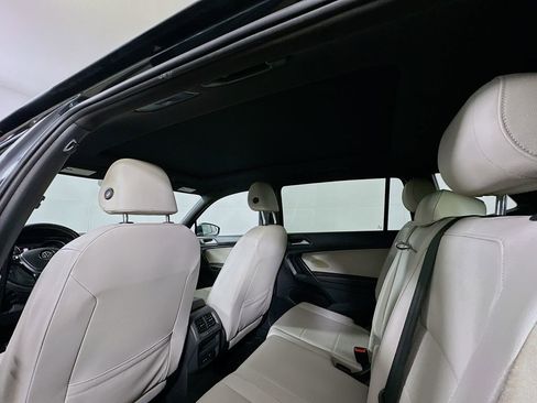 Used 2021 Volkswagen Tiguan SE R-Line image 13