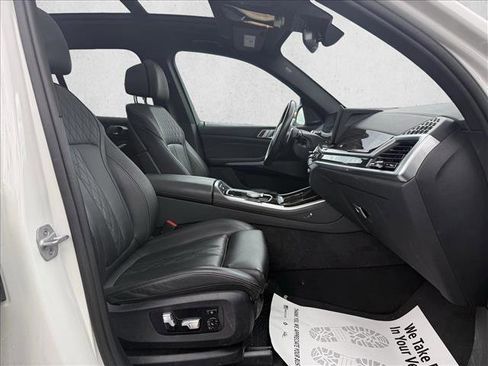 Used 2025 BMW X5 xDrive40i w/ M Sport Package AWD/4WD image 17