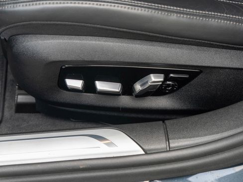 Used 2018 BMW 750i image 14