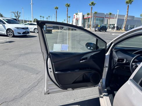 Used 2022 Toyota Prius Prime XLE FWD image 15