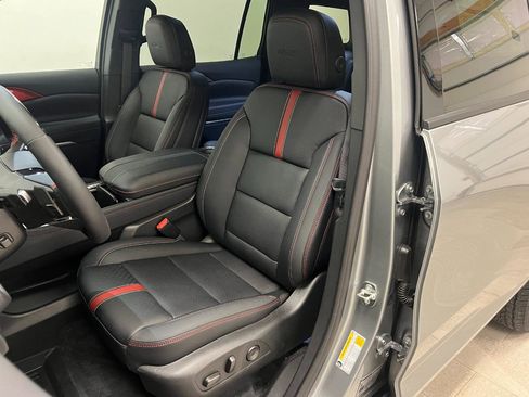 New 2026 Chevrolet Traverse RS w/ LPO, Floor Liner Package AWD/4WD image 25