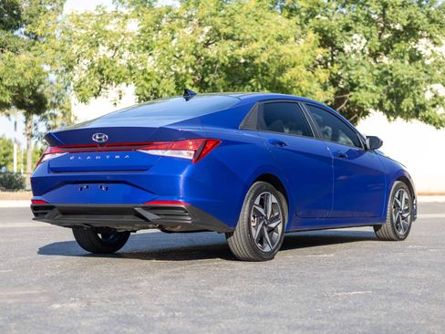 Used 2023 Hyundai Elantra SEL w/ Convenience Package image 7