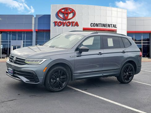 Used 2022 Volkswagen Tiguan SE R-Line AWD/4WD image 3