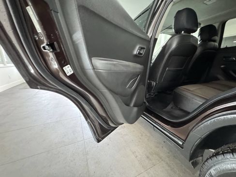 Used 2016 Chevrolet Trax LT w/ LT Convenience Package image 16
