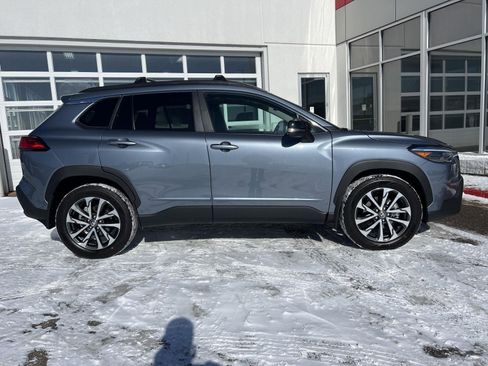 Used 2025 Toyota Corolla Cross XLE w/ Convenience Package image 28