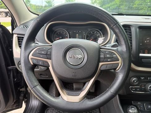 Used 2015 Jeep Cherokee Latitude w/ Comfort/Convenience Group AWD/4WD image 17
