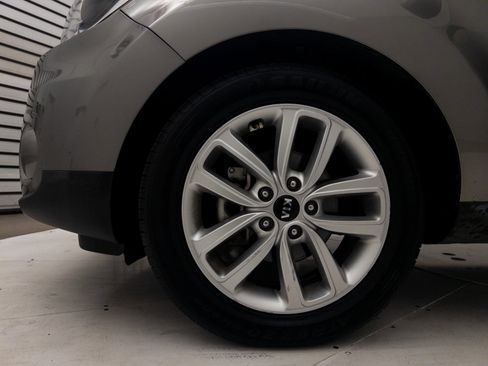 Used 2019 Kia Soul + image 9