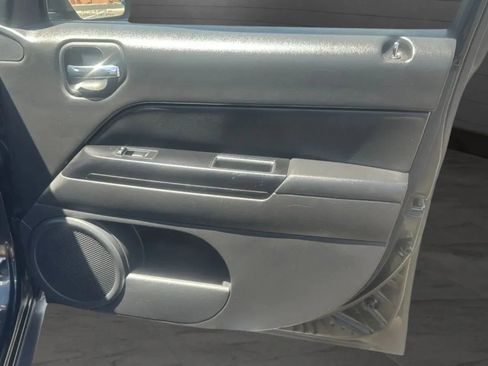 Used 2017 Jeep Patriot Latitude AWD/4WD image 17