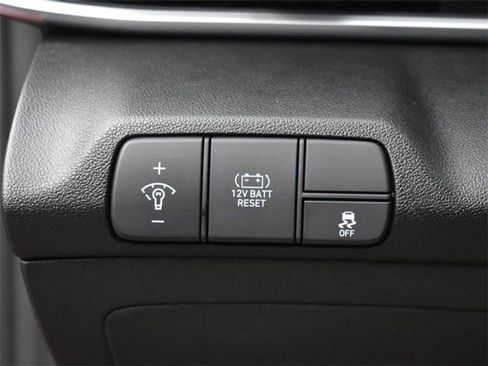 Used 2025 Hyundai Elantra Blue image 18