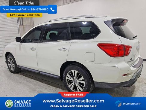 Used 2020 Nissan Pathfinder SV image 3