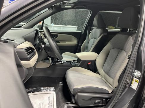 Used 2026 Subaru Forester Premium AWD/4WD image 14