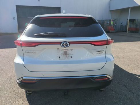 Used 2021 Toyota Venza Limited image 6