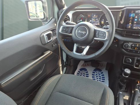 Used 2024 Jeep Wrangler Unlimited Sahara AWD/4WD image 18