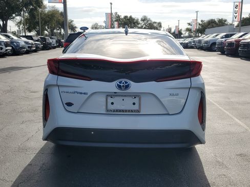 Used 2021 Toyota Prius Prime XLE image 8