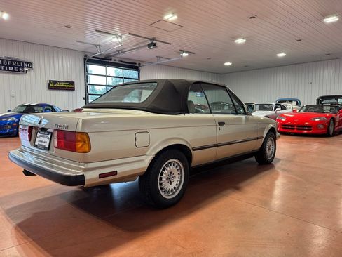 Used 1990 BMW 325i Convertible image 10