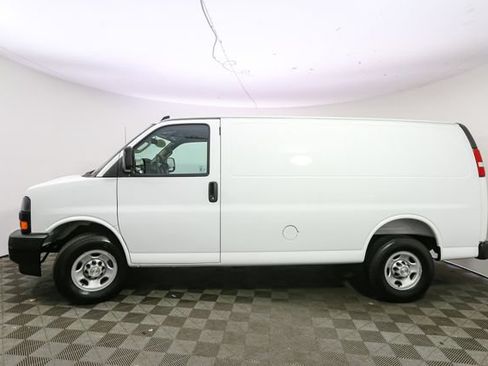 Used 2025 Chevrolet Express 2500 w/ Driver Convenience Package RWD image 6