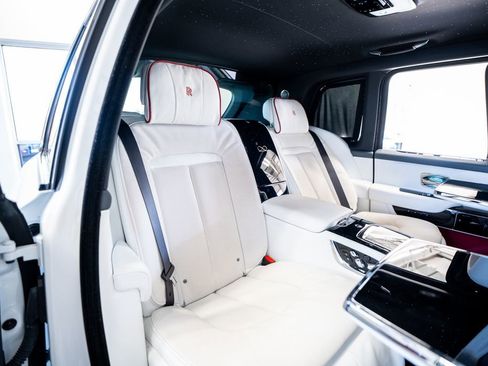 Used 2021 Rolls-Royce Cullinan Black Badge image 59