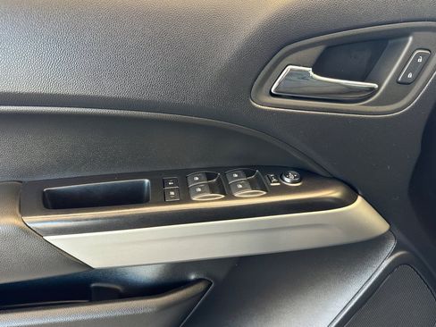 Used 2022 Chevrolet Colorado LT w/ LT Convenience Package image 11