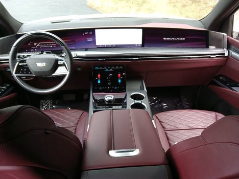 Used 2025 Cadillac Escalade Sport w/ LPO, ONYX Package image 15