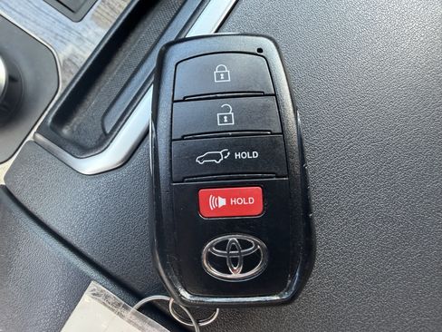 Used 2024 Toyota Highlander Platinum AWD/4WD image 34