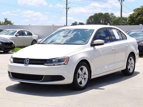 Used 2013 Volkswagen Jetta TDI FWD image 3
