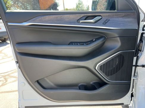 New 2025 Jeep Grand Cherokee Overland w/ Trailer Tow Package image 9