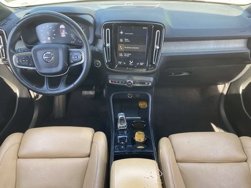 Used 2019 Volvo XC40 T4 Inscription FWD image 14