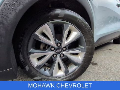 Used 2022 Chevrolet Bolt EUV LT w/ Convenience Package image 8