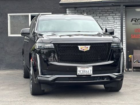 Used 2022 Cadillac Escalade ESV Sport Platinum w/ Heavy-Duty Trailer Package AWD/4WD image 5