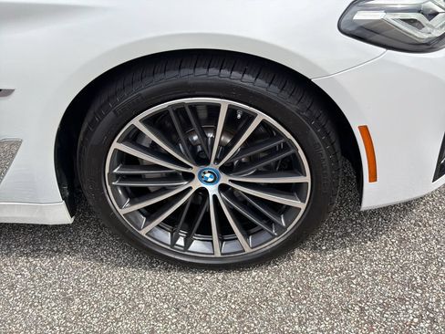 Used 2023 BMW 530e w/ Premium Package RWD image 12
