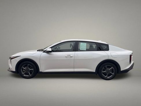 Used 2025 Kia K4 FWD image 2