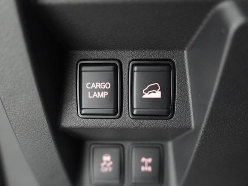 Used 2025 Nissan Frontier PRO-4X AWD/4WD image 18