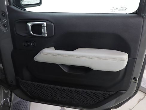 Used 2023 Jeep Wrangler Unlimited Sahara image 9