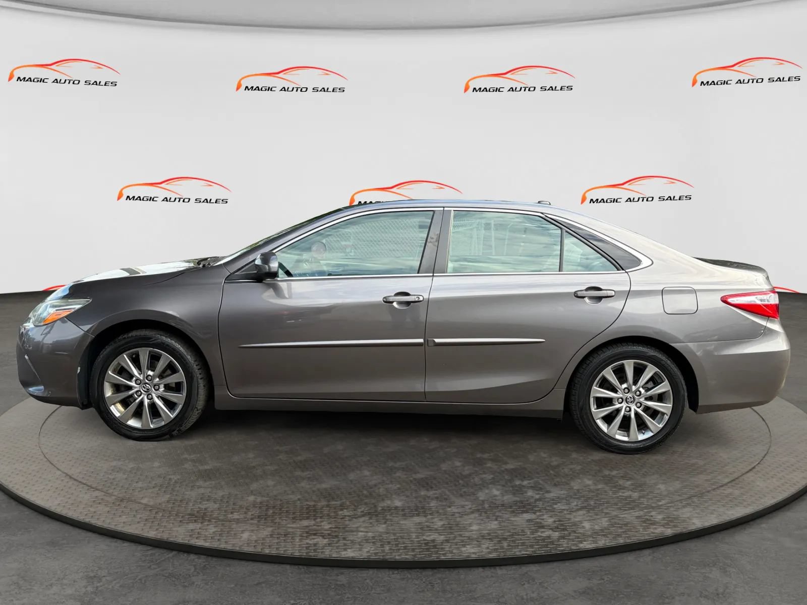 Used 2016 Toyota Camry XLE w/ Convenience Package FWD image 7