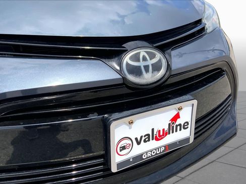 Used 2018 Toyota Corolla LE FWD image 29