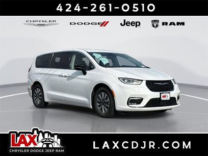 Used 2024 Chrysler Pacifica Select