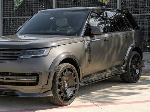 Used 2024 Land Rover Range Rover Autobiography image 9