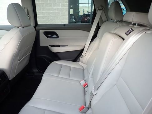 Used 2023 Nissan Rogue SL w/ SL Premium Package image 13