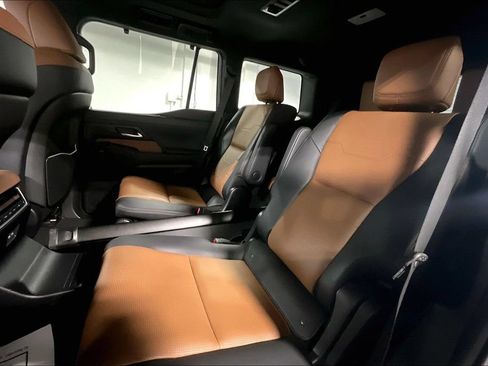 Used 2024 Lexus GX 550 w/ Accessory Package (Z1) AWD/4WD image 33