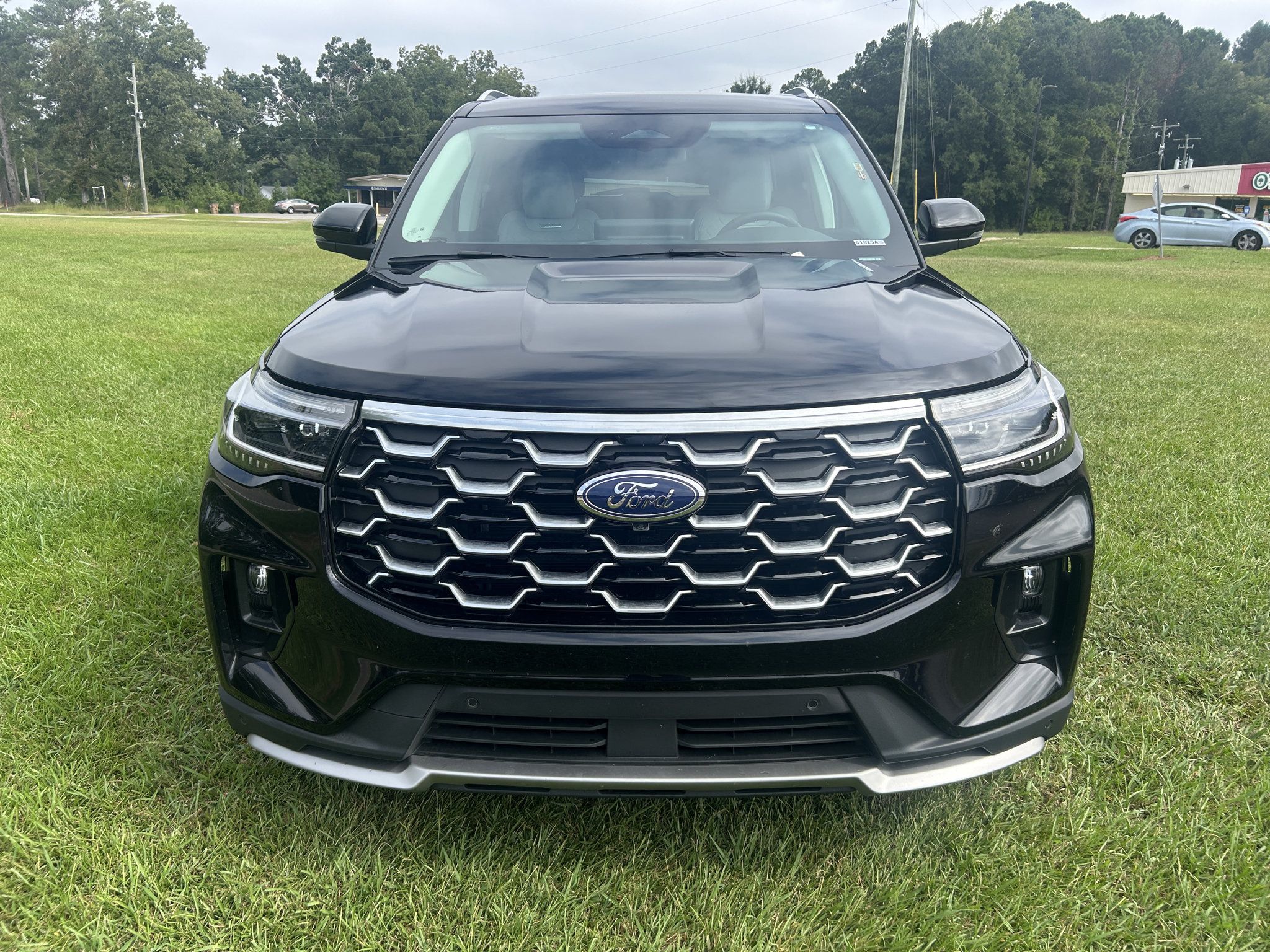 Used 2025 Ford Explorer Platinum w/ Ultimate Package AWD/4WD image 3