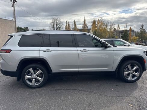 Used 2021 Jeep Grand Cherokee L Limited w/ Luxury Tech Group II image 8