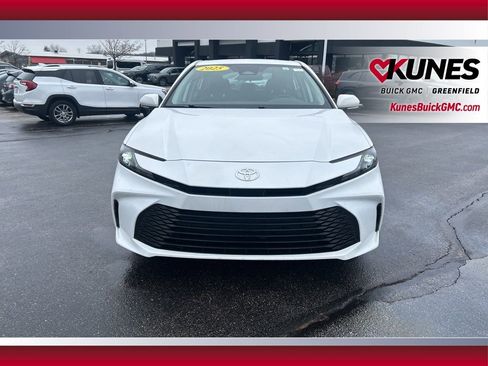 Used 2025 Toyota Camry LE image 13