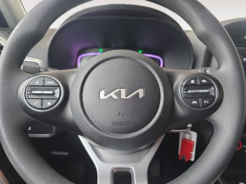 Certified 2025 Kia Soul LX image 11