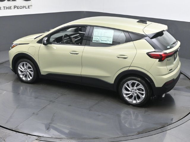 New 2027 Chevrolet Bolt LT w/ Comfort Package FWD image 21