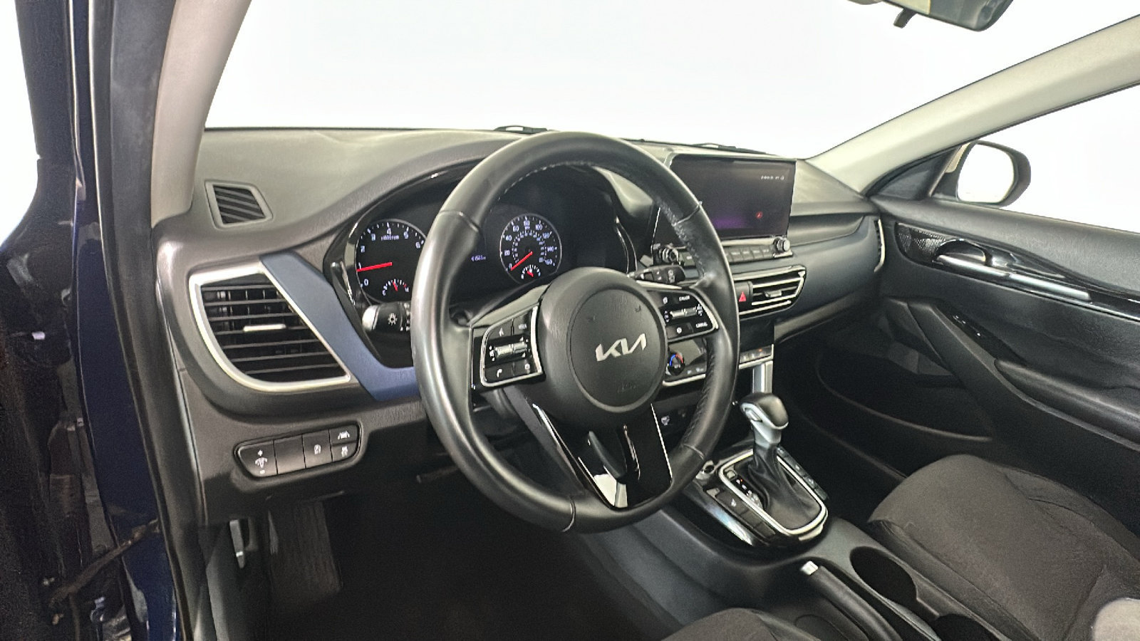 Used 2023 Kia Seltos S w/ Navigation Package AWD/4WD image 17