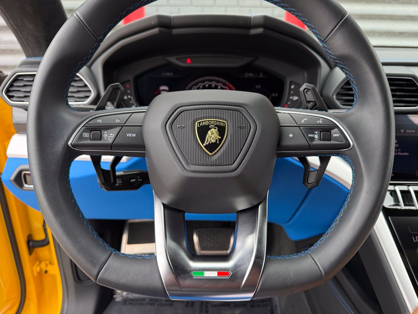 Used 2021 Lamborghini Urus AWD/4WD image 36